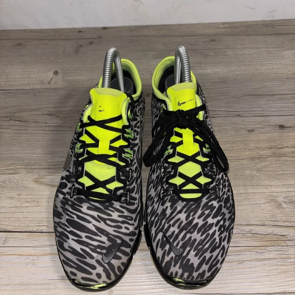 Nike Free TR Connect 2 Women's Sz 8 M Athletic Shoes Sneakers Animal Print